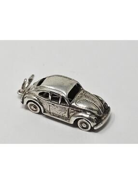 Vintage silver VOLKSWAGON VW BEETLE MOVEABLE WHEELS charm 7.4g